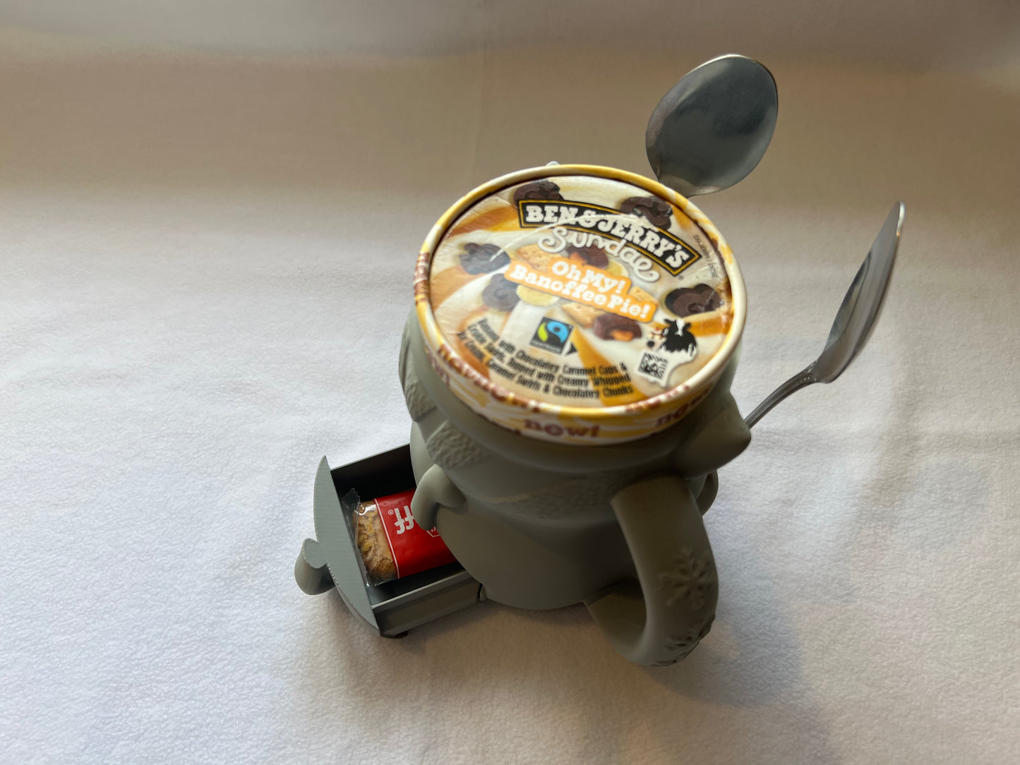 Cleo The Kitty Ice Cream Holder